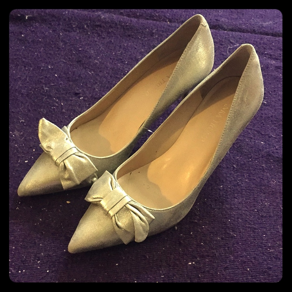 Ivanka Trump gold suede bow pumps